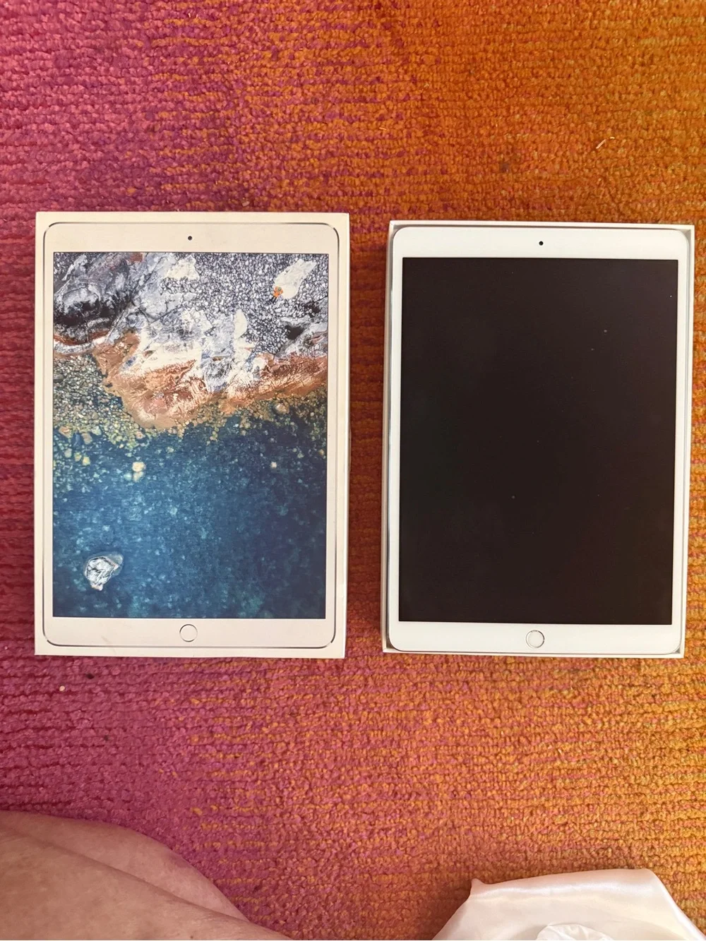 NWT iPad PRO White with Silver Bezel -unboxed! PERFECT CONDITION!-